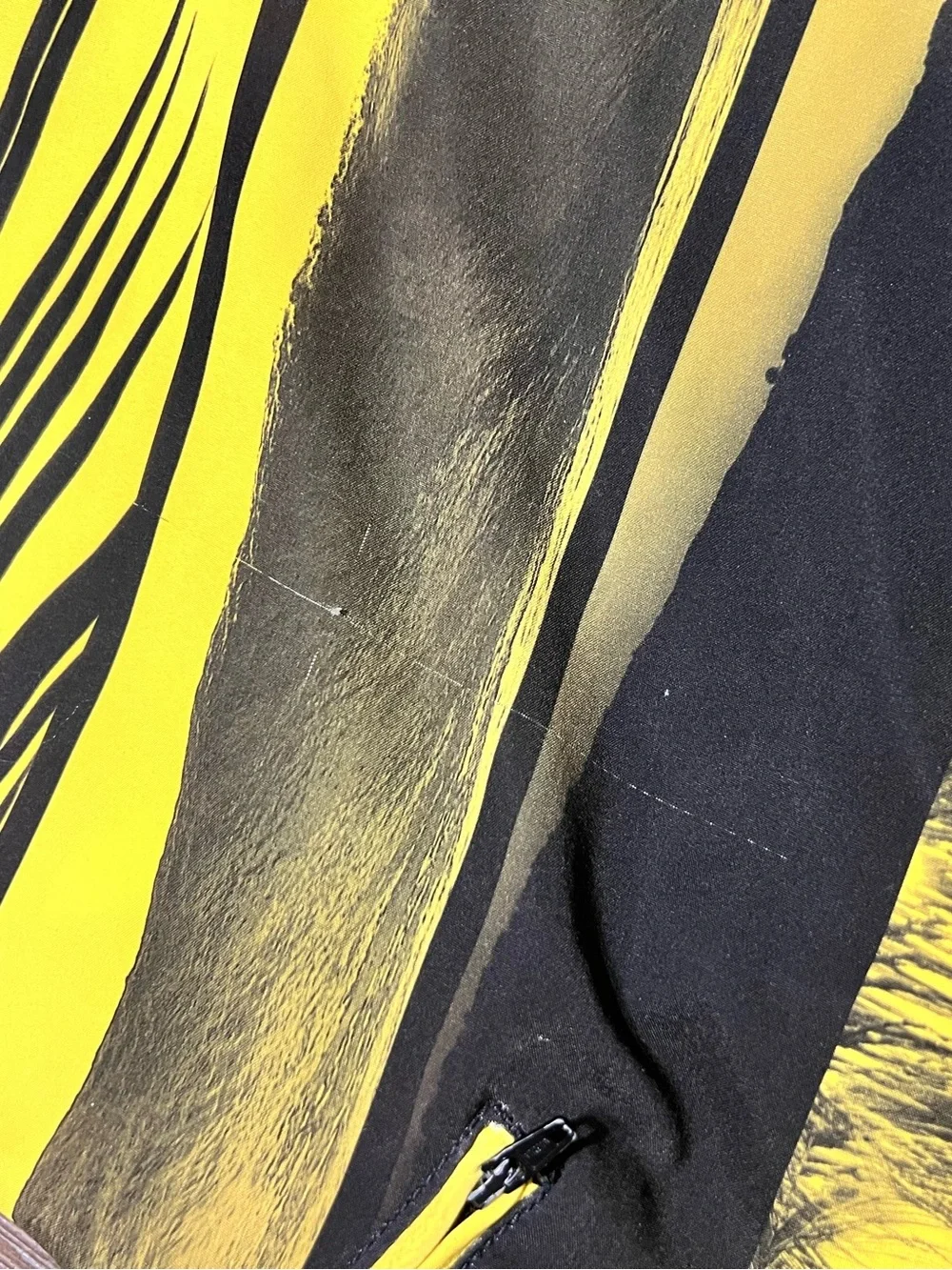 Body Glove Vintage Voodoo Board Shorts Size 36 Black & Yellow Tropical Scene
